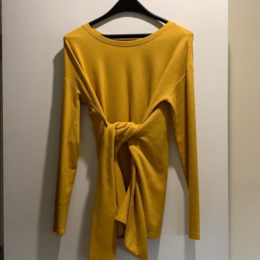 ALMOST NEW - Long sleeve belted maternity blouse